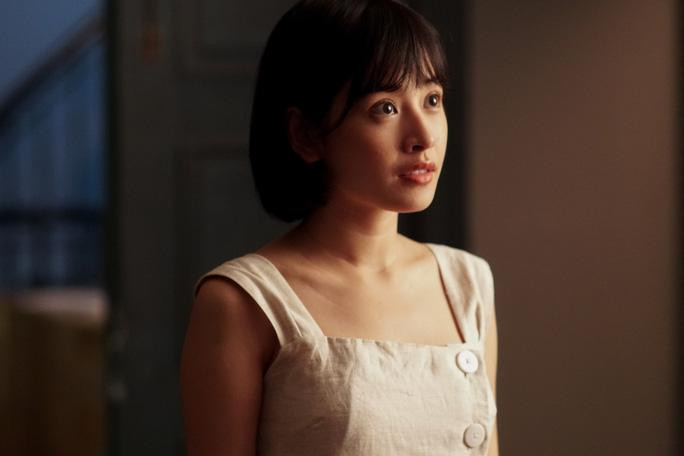 Vai "Em gái Hóc Môn" được Chi Pu thể hiện linh hoạt trong Chị Chị Em Em - Ảnh: Lui studio