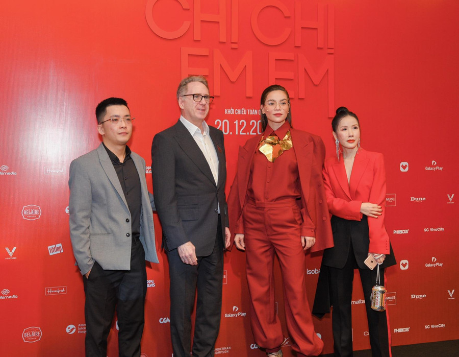 Nữ ca sĩ Hồ Ngọc Hà tham dự buổi công chiếu phim