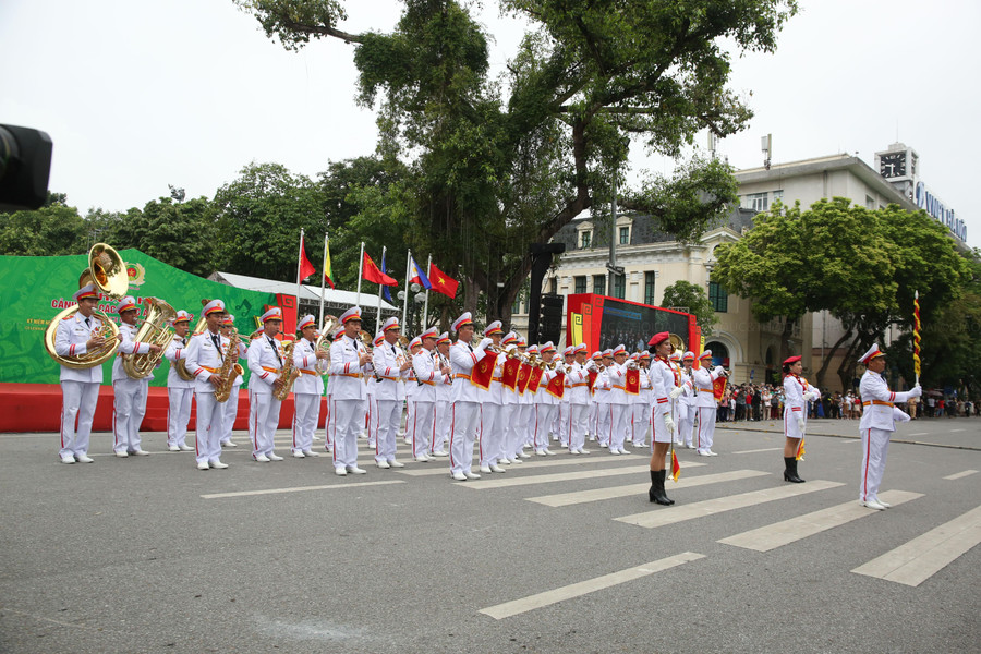 Tham dự sự kiện có 8 đoàn nhạc, trong đó có 6 đoàn nhạc quốc tế với 200 nhạc công, nghệ sĩ đến từ các nước Trung Quốc, Nhật Bản, Philippines, Lào, Myanmar, Brunei.