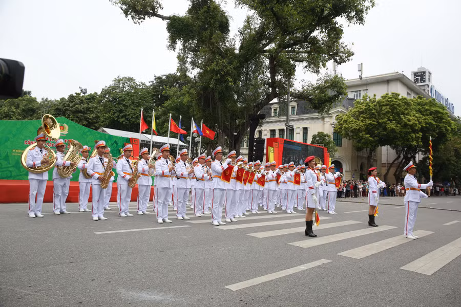 Tham dự sự kiện có 8 đoàn nhạc, trong đó có 6 đoàn nhạc quốc tế với 200 nhạc công, nghệ sĩ đến từ các nước Trung Quốc, Nhật Bản, Philippines, Lào, Myanmar, Brunei.