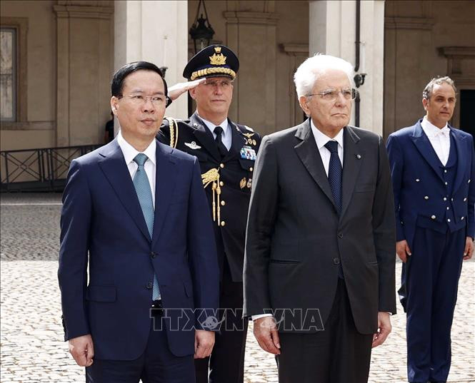 Chủ tịch nước Võ Văn Thưởng và Tổng thống Cộng hòa Italy Sergio Mattarella tại Lễ đón. Ảnh: Thống Nhất/TTXVN Chủ tịch nước Võ Văn Thưởng và Tổng thống Cộng hòa Italy Sergio Mattarella tại Lễ đón. Ảnh: Thống Nhất/TTXVN