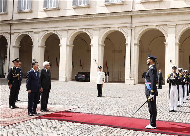 Chủ tịch nước Võ Văn Thưởng và Tổng thống Cộng hòa Italy Sergio Mattarella tại Lễ đón. Ảnh: Thống Nhất/TTXVN Chủ tịch nước Võ Văn Thưởng và Tổng thống Cộng hòa Italy Sergio Mattarella tại Lễ đón. Ảnh: Thống Nhất/TTXVN