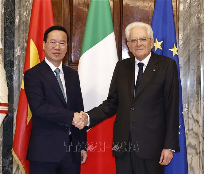 Tổng thống Cộng hòa Italy Sergio Mattarella đón Chủ tịch nước Võ Văn Thưởng. Ảnh: Thống Nhất/TTXVN Tổng thống Cộng hòa Italy Sergio Mattarella đón Chủ tịch nước Võ Văn Thưởng. Ảnh: Thống Nhất/TTXVN