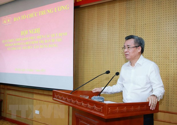 Ông Nguyễn Quang Dương, Ủy viên Trung ương Đảng, Phó Trưởng Ban Tổ chức Trung ương quán triệt Quy định 113 của Ban Bí thư tại hội nghị. (Ảnh: Phương Hoa/TTXVN) Ông Nguyễn Quang Dương, Ủy viên Trung ương Đảng, Phó Trưởng Ban Tổ chức Trung ương quán triệt Quy định 113 của Ban Bí thư tại hội nghị. (Ảnh: Phương Hoa/TTXVN)
