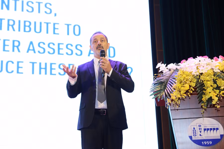 Báo cáo nghiên cứu tại phiên toàn thể