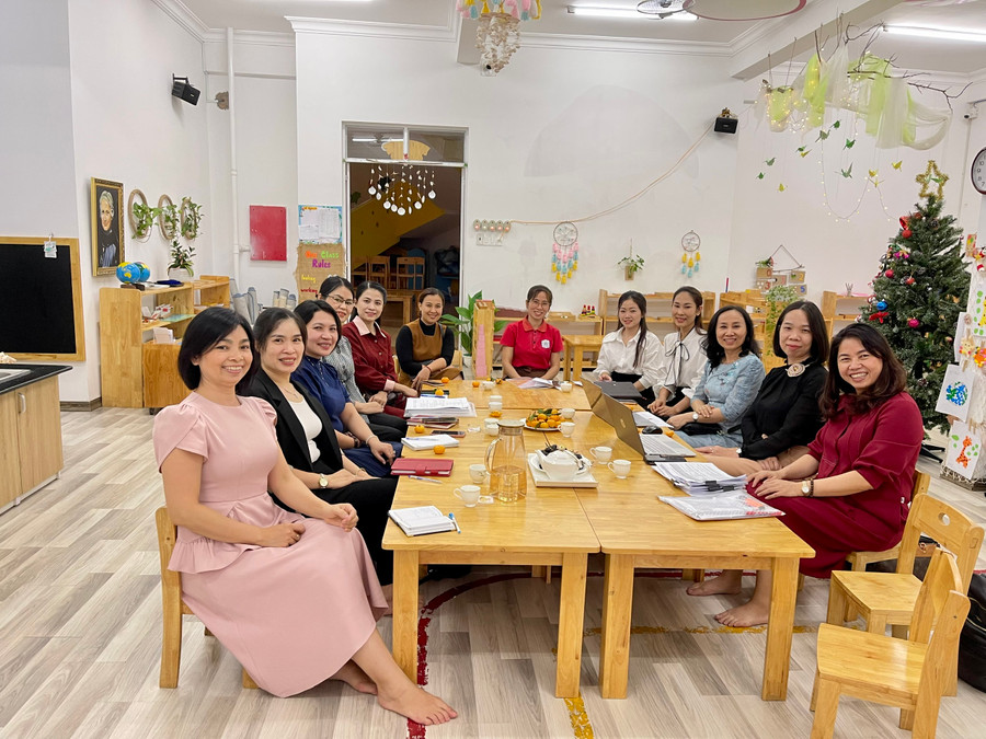 Các cán bộ quản lý và giáo viên tham gia tập huấn thí điểm thử nghiệm Chương trình GDMN mới. Các cán bộ quản lý và giáo viên tham gia tập huấn thí điểm thử nghiệm Chương trình GDMN mới.