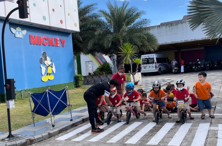 Chương trình GDMN mới được mong chờ đáp ứng yêu cầu chăm sóc, nuôi dưỡng và giáo dục trẻ toàn diện hơn. Chương trình GDMN mới được mong chờ đáp ứng yêu cầu chăm sóc, nuôi dưỡng và giáo dục trẻ toàn diện hơn.