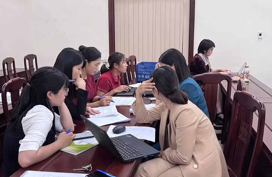 Các cán bộ quản lý và giáo viên mầm non được tập huấn trước khi triển khai thí điểm.