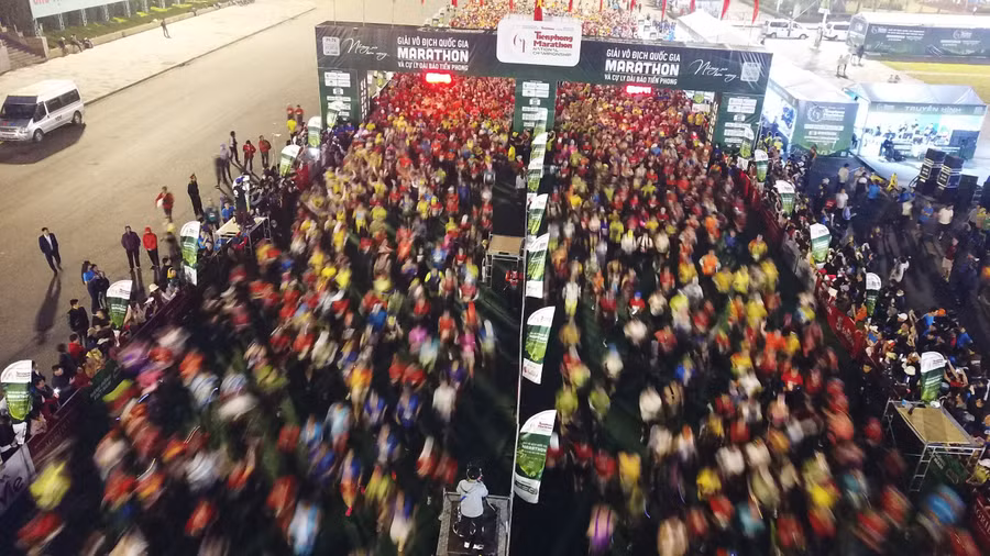 Ban tổ chức cho biết Tiền Phong marathon đã được trao chứng nhận Kỷ lục Việt Nam khi là giải chạy có số VĐV tham gia chào cờ và hát quốc ca đông nhất trên quảng trường tại Việt Nam. Đơn vị sở hữu kỷ lục là UBND tỉnh Lai Châu và báo Tiền Phong.