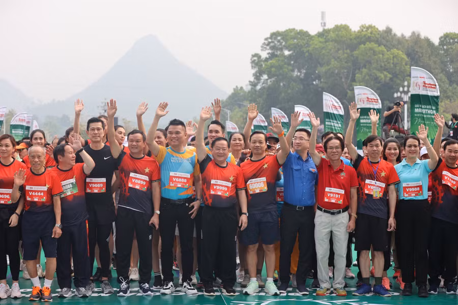 Chủ tịch UBND tỉnh Lai Châu Trần Tiến Dũng cũng tham gia Tiền Phong Marathon 2023.
