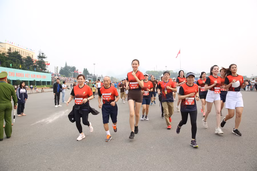 Giải vô địch Quốc gia Tiền Phong Marathon lần thứ 64, tiếp tục khẳng định cam kết thúc đẩy lối sống năng động tích cực, rèn luyện thể chất trong cộng đồng.