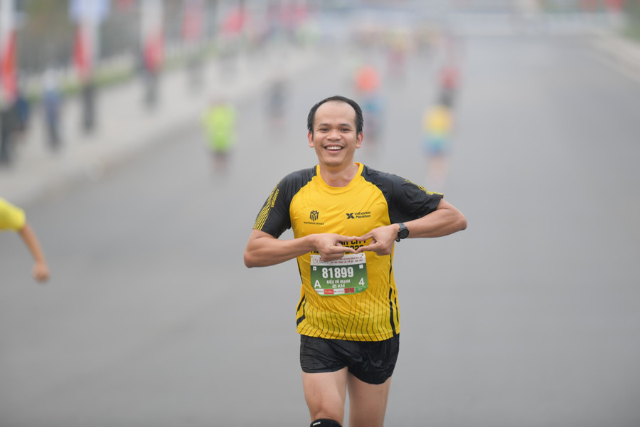 Giải Tiền Phong Marathon 2023 đã khép lại thế nhưng những cung đường tuyệt đẹp, những tình cảm của người dân thân thiện, mến khách cùng với những món ăn hấp dẫn... đã để lại những ấn tượng khó quên đối với các vận động viên, du khách. Giải Tiền Phong Marathon 2023 đã khép lại thế nhưng những cung đường tuyệt đẹp, những tình cảm của người dân thân thiện, mến khách cùng với những món ăn hấp dẫn... đã để lại những ấn tượng khó quên đối với các vận động viên, du khách.