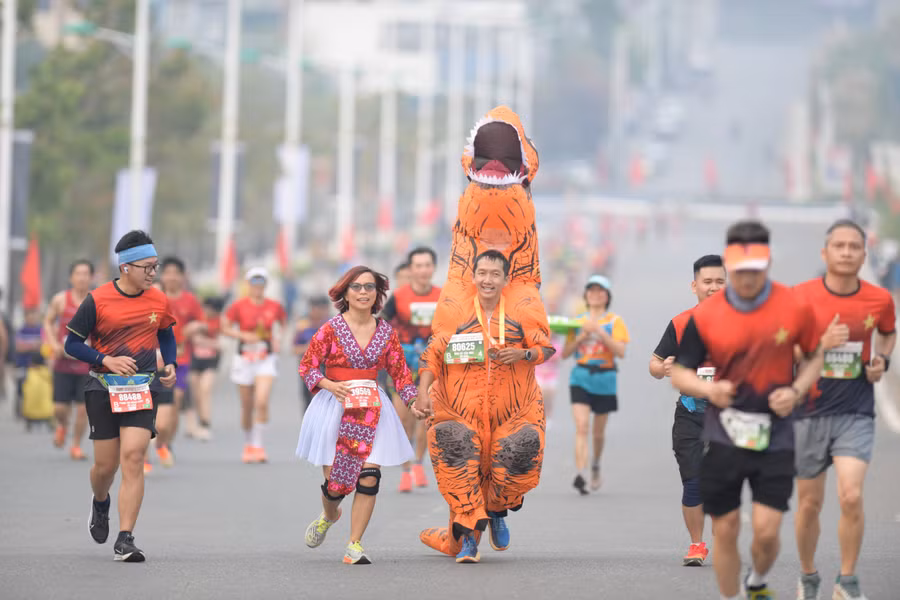 Giải Tiền Phong Marathon 2023 đã khép lại thế nhưng những cung đường tuyệt đẹp, những tình cảm của người dân thân thiện, mến khách cùng với những món ăn hấp dẫn... đã để lại những ấn tượng khó quên đối với các vận động viên, du khách.