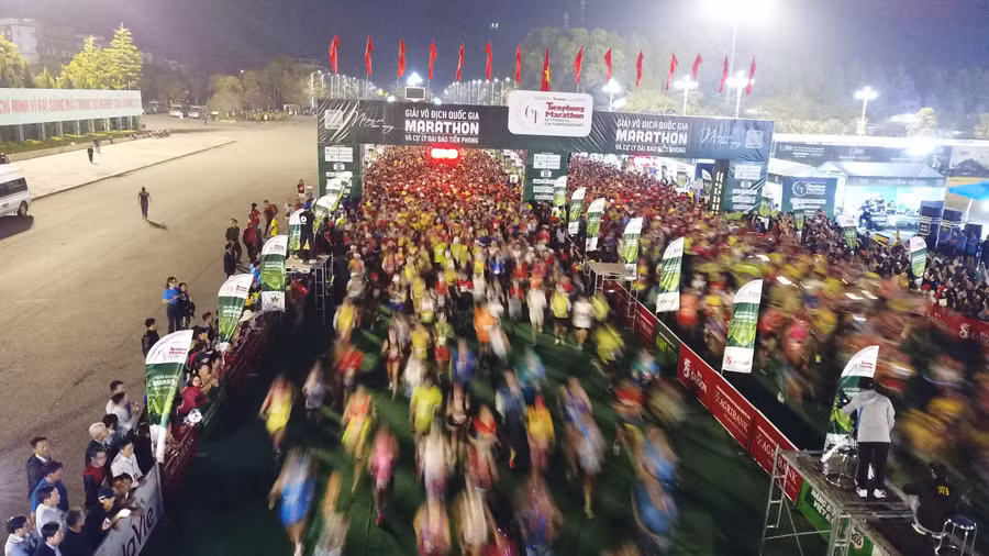 Ban tổ chức cho biết Tiền Phong marathon đã được trao chứng nhận Kỷ lục Việt Nam khi là giải chạy có số VĐV tham gia chào cờ và hát quốc ca đông nhất trên quảng trường tại Việt Nam. Đơn vị sở hữu kỷ lục là UBND tỉnh Lai Châu và báo Tiền Phong.