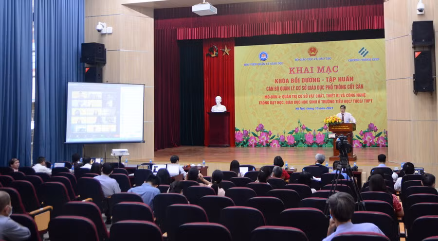 Buổi khai mạc Chương trình bồi dưỡng cho hơn 4000 Hiệu trưởng/Hiệu phó trường phổ thông trên cả nước bằng hình thức trực tuyến tại Học viện Quản lý giáo dục