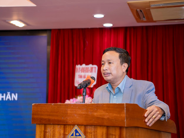 Thầy giáo Nguyễn Anh Tuấn - Hiệu trưởng THPT Lê Quang Chí, xúc động gửi lời cảm ơn Báo GD&TĐ cùng các nhà hảo tâm đã quan tâm, hỗ trợ cho học sinh khó khăn tại các trường học. Thầy giáo Nguyễn Anh Tuấn - Hiệu trưởng THPT Lê Quang Chí, xúc động gửi lời cảm ơn Báo GD&TĐ cùng các nhà hảo tâm đã quan tâm, hỗ trợ cho học sinh khó khăn tại các trường học.