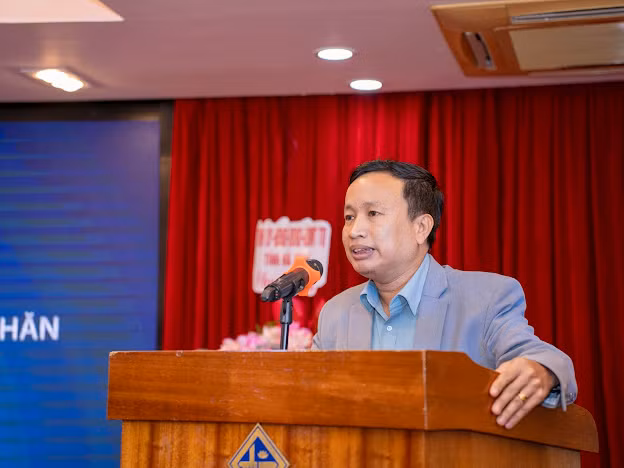 Thầy giáo Nguyễn Anh Tuấn - Hiệu trưởng THPT Lê Quang Chí, xúc động gửi lời cảm ơn Báo GD&amp;TĐ cùng các nhà hảo tâm đã quan tâm, hỗ trợ cho học sinh khó khăn tại các trường học.