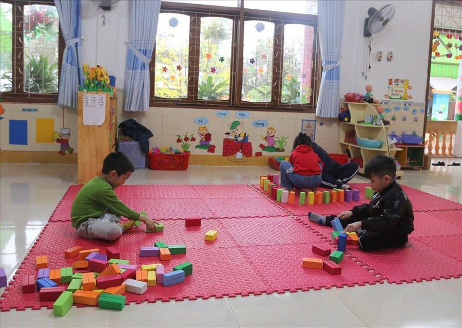 Học sinh mầm non Quảng Trị lắp ghép các mô hình. Học sinh mầm non Quảng Trị lắp ghép các mô hình.
