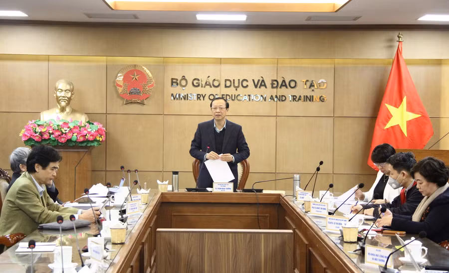 Thứ trưởng Phạm Ngọc Thưởng phát biểu tại cuộc họp.