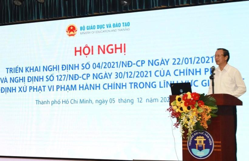 Thứ trưởng Phạm Ngọc Thưởng phát biểu chỉ đạo tại hội nghị “Triển khai thực hiện quy định Nghị định xử phạt vi phạm hành chính trong lĩnh vực giáo dục”. Thứ trưởng Phạm Ngọc Thưởng phát biểu chỉ đạo tại hội nghị “Triển khai thực hiện quy định Nghị định xử phạt vi phạm hành chính trong lĩnh vực giáo dục”.