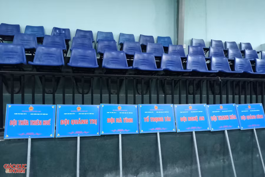 Ban tổ chức bố trí thi đấu ở 2 địa điểm, gồm: Nhà thi đấu Liên đoàn Lao động tỉnh Quảng Trị và Nhà thi đấu đa năng Trường THPT Đông Hà.