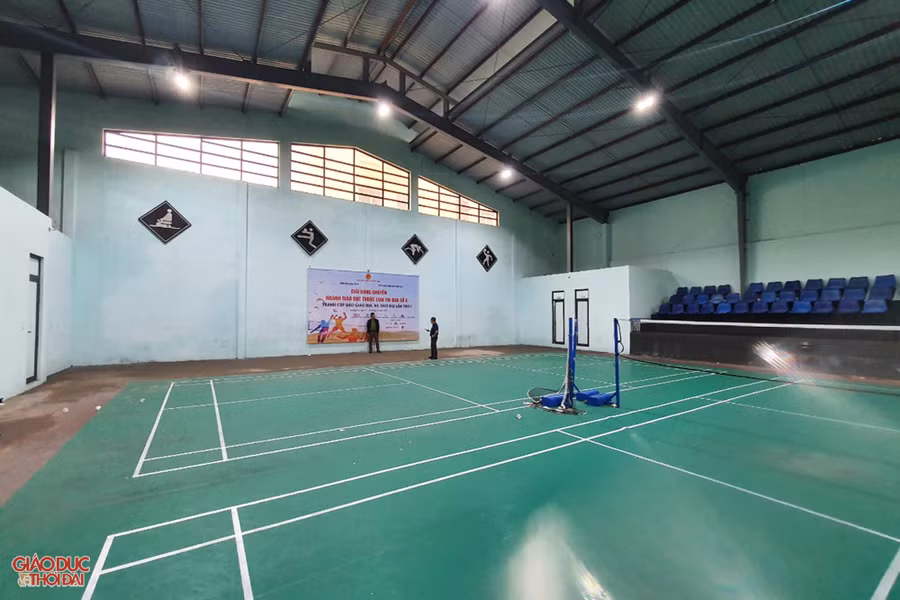 Giải bóng chuyền quy tụ vận động viên thuộc Sở GD&amp;ĐT các tỉnh: Thanh Hóa, Nghệ An, Hà Tĩnh, Quảng Bình, Quảng Trị và Thừa Thiên Huế.