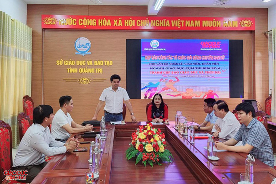 Trước đó, Văn phòng Báo GD&amp;TĐ khu vực Miền Trung – Tây Nguyên và Sở GD&amp;ĐT Quảng Trị họp bàn công tác tổ chức giải bóng chuyền Nam, Nữ dành cho cán bộ quản lý, giáo viên, nhân viên ngành Giáo dục Cụm thi đua số 6, tranh Cúp Báo Giáo dục và Thời đại. Cuộc họp có sự tham gia của T.S Lê Thị Hương – Giám đốc Sở GD&amp;ĐT tỉnh Quảng Trị, đơn vị đồng tổ chức giải; Nhà báo Nguyễn Văn Dũng - Trưởng Văn phòng đại diện Báo GD&amp;TĐ khu vực Miền Trung - Tây Nguyên, Trưởng Ban tổ chức giải.