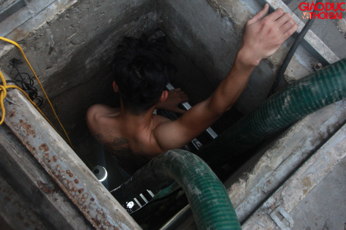 Bể ngầm tại toà nhà trên chứa được 3.500 mét khối nước.