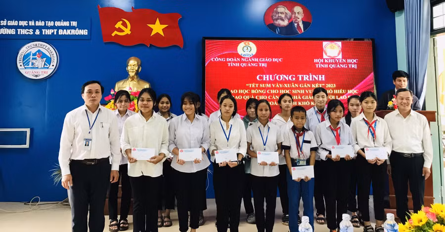Chăm lo Tết cho giáo viên, học sinh khó khăn tại Quảng Trị ảnh 1