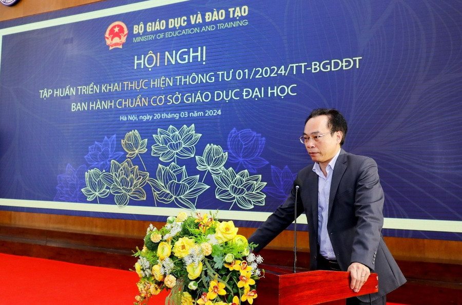 Thứ trưởng Bộ GD&ĐT Hoàng Minh Sơn phát biểu tại hội nghị. Thứ trưởng Bộ GD&ĐT Hoàng Minh Sơn phát biểu tại hội nghị.