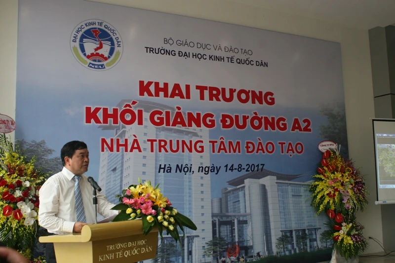 GS.TS Trần Thọ Đạt, hiệu trưởng Trường ĐH KTQD phát biểu tại lễ khai trương 