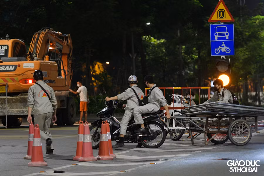 Trong quá trình sử dụng từ năm 2009 đến nay, tình trạng nước mặt thẩm thấu qua các khe co giãn và vết nứt thành đáy hầm bê tông cốt thép gia tăng theo thời gian đã và đang làm hỏng kết cấu mặt đường bê tông asphalt (nhựa) của hâm.