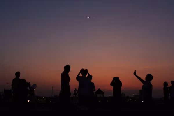 Nhiều người đi xem một hiện tượng hiếm có trong vũ trụ