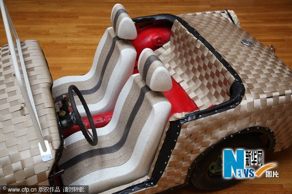 Ô tô được dệt từ đồ tái chế ảnh 3