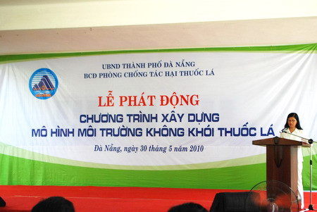 Bà Nông Thị Ngọc Minh, Phó Chủ tịch UBND TP Đà Nẵng phát động xây dựng “Mô hình môi trường không khói thuốc lá”. Bà Nông Thị Ngọc Minh, Phó Chủ tịch UBND TP Đà Nẵng phát động xây dựng “Mô hình môi trường không khói thuốc lá”.