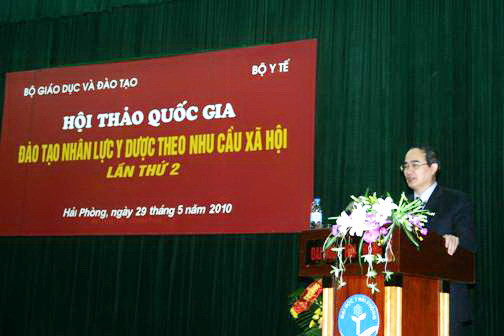 Cấp bách đào tạo nhân lực ngành y - dược sát nhu cầu xã hội ảnh 1 Bộ Y tế và Bộ GD&ĐT cần nhanh chóng thực hiện 7 giải pháp nhằm khắc phục sự thiếu hụt nghiêm trọng nguồn nhân lực Y - Dược