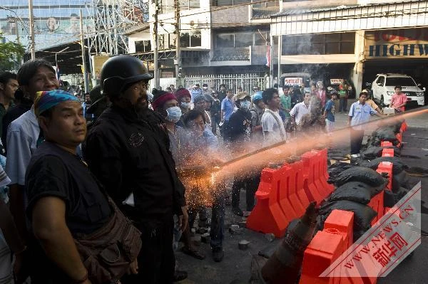 Chiến trường Bangkok: 16 người thiệt mạng