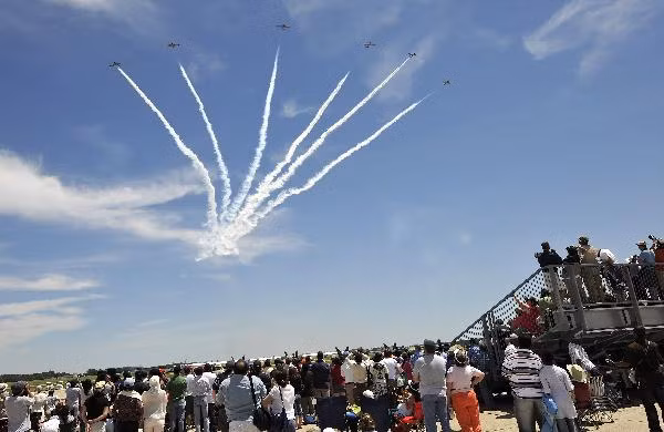 Mỹ: Màn trình diễn của những "sát thủ bầu trời" (video)