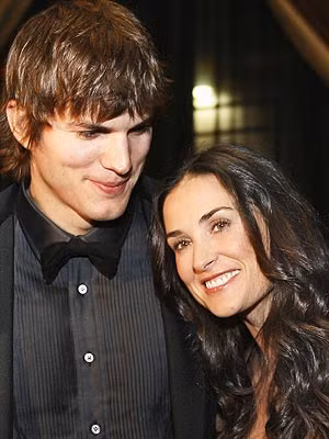Ashton Kutcher và vợ Demi Moore