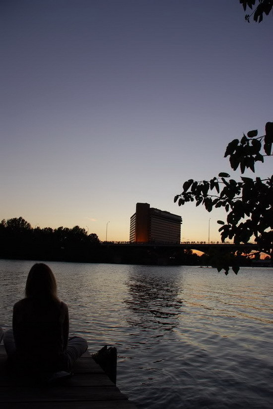 Cây cầu Congress bắc qua hồ Lady Bird