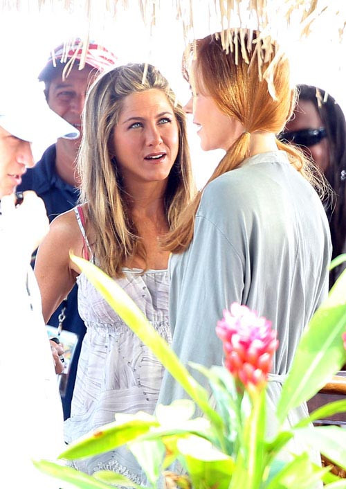 Jennifer Aniston trao nụ hôn say đắm cho Adam Sandler ảnh 4