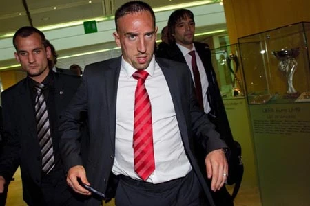 &quot;Voi rừng&quot; chèo kéo Ribery gia nhập The Blues