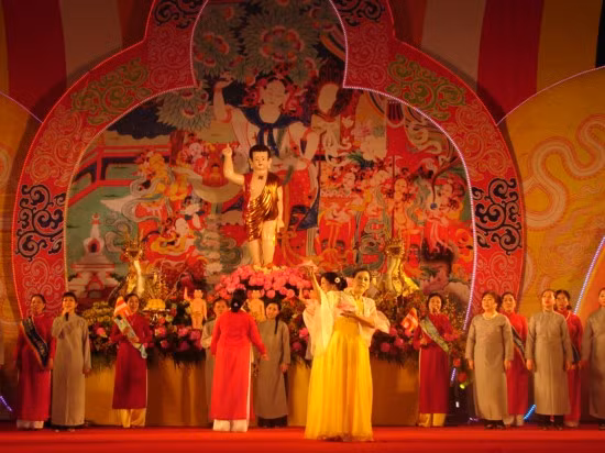 Lễ mừng Phật đản tại Nhà văn hóa Hữu nghị Hà Nội tối 27.5.2010