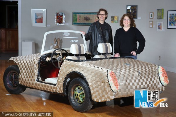 Ô tô được dệt từ đồ tái chế ảnh 2