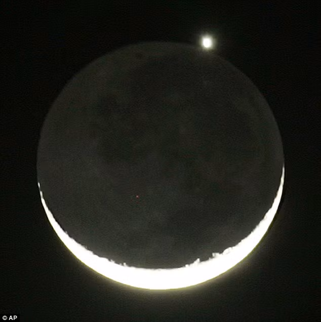 Venus appears on the other side of the moon having just been eclipsed by the satellite Read more: http://www.dailymail.co.uk/sciencetech/article-1278904/Caught-camera-The-stunning-moment-Venus-peeps-crescent-Moon-eclipse.html#ixzz0qoLfD7Um