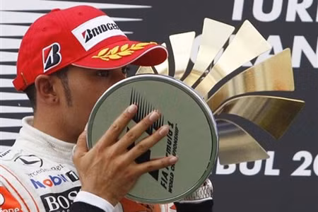 Lewis Hamilton giành chức vô địch tại Grand Prix Thổ Nhĩ Kỳ