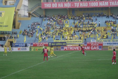 Vòng 14 V_League 2010: Ngày buồn của &quot;Bầu&quot; Hiển