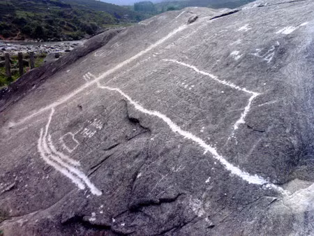 Sự tàn phá này là do không có ý thức về sự quý giá của đá cổ và do con người thực hiện không phải chỉ trong một thoáng