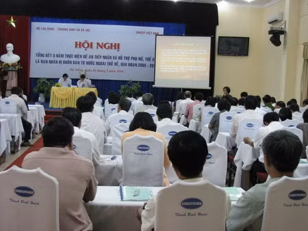 Quang cảnh hội nghị