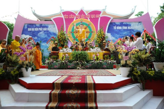 Mừng lễ Phật đản tại chùa Vĩnh Nghiêm, TP HCM